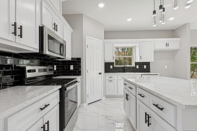 237 Avenue D, Poteet, TX 78065