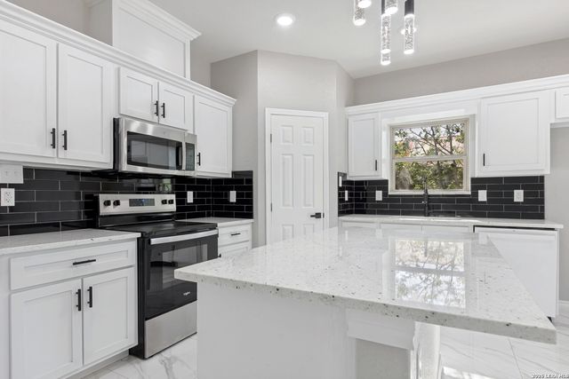 237 Avenue D, Poteet, TX 78065