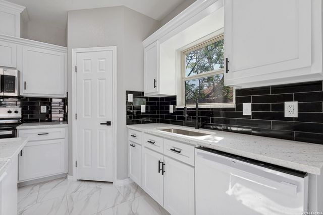 237 Avenue D, Poteet, TX 78065