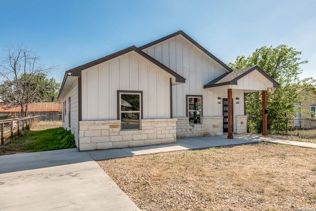 237 Avenue D, Poteet, TX 78065