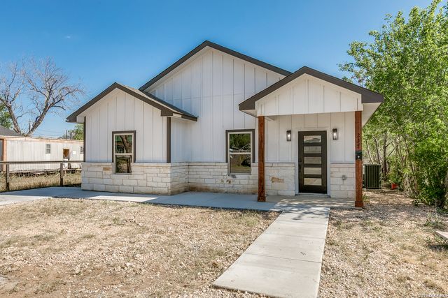 237 Avenue D, Poteet, TX 78065