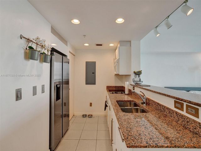 325 S Biscayne Blvd 1520, Miami, FL 33131