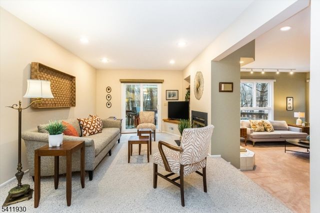 61 Mill Pond Rd 61, Woodland Park, NJ 07424