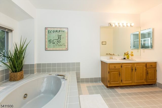 61 Mill Pond Rd 61, Woodland Park, NJ 07424