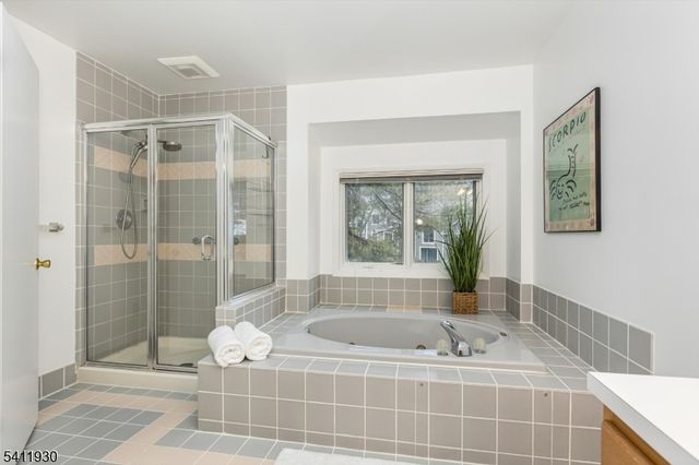 61 Mill Pond Rd 61, Woodland Park, NJ 07424