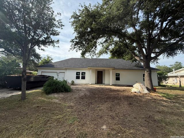 421 FAIRCREST DR, Windcrest, TX 78239