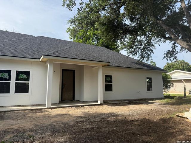 421 FAIRCREST DR, Windcrest, TX 78239