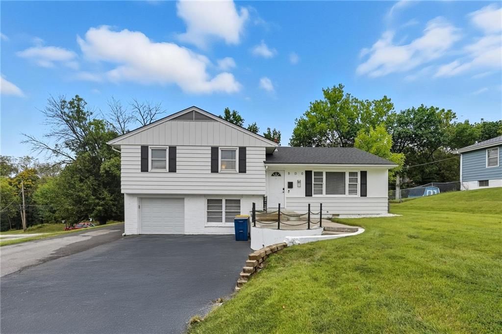 800 NE 90th Street, Kansas City, MO 64155