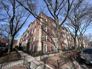 2006 W Jarvis Avenue 2, Chicago, IL 60645