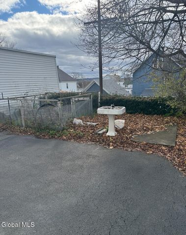 58 Lincoln Avenue, Amsterdam, NY 12010