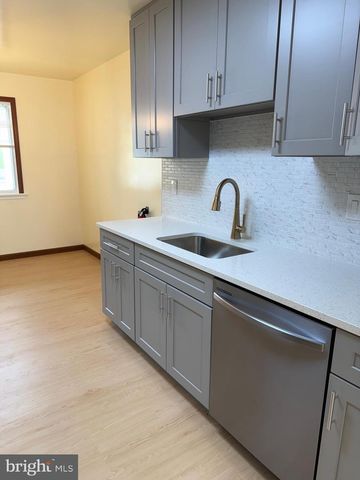 20 QUEEN ANNE CT, Marlton, NJ 08053