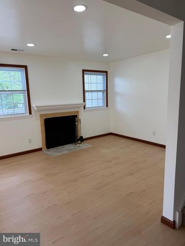 20 QUEEN ANNE CT, Marlton, NJ 08053