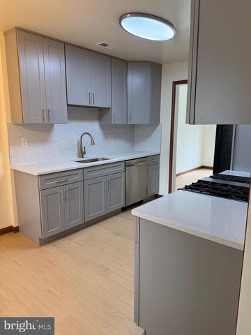 20 QUEEN ANNE CT, Marlton, NJ 08053
