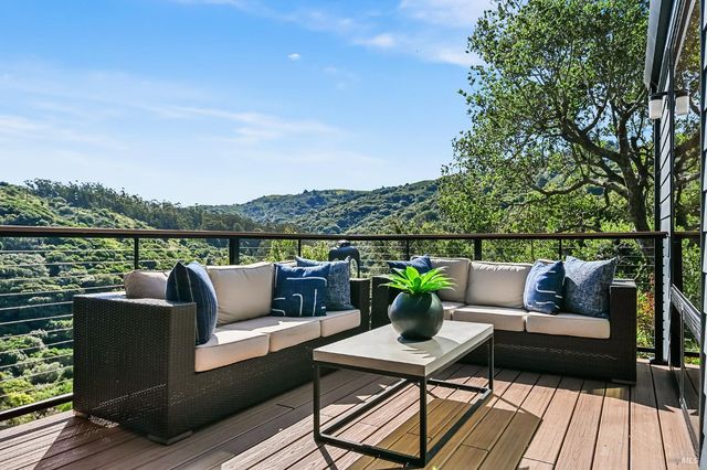 343 Carrera Dr, Mill Valley, CA 94941