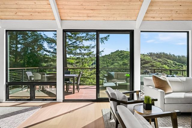 343 Carrera Dr, Mill Valley, CA 94941
