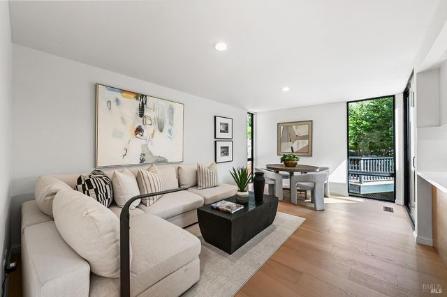 343 Carrera Dr, Mill Valley, CA 94941