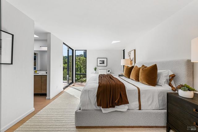 343 Carrera Dr, Mill Valley, CA 94941