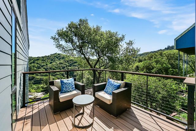 343 Carrera Dr, Mill Valley, CA 94941