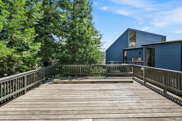 343 Carrera Dr, Mill Valley, CA 94941
