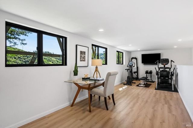 343 Carrera Dr, Mill Valley, CA 94941