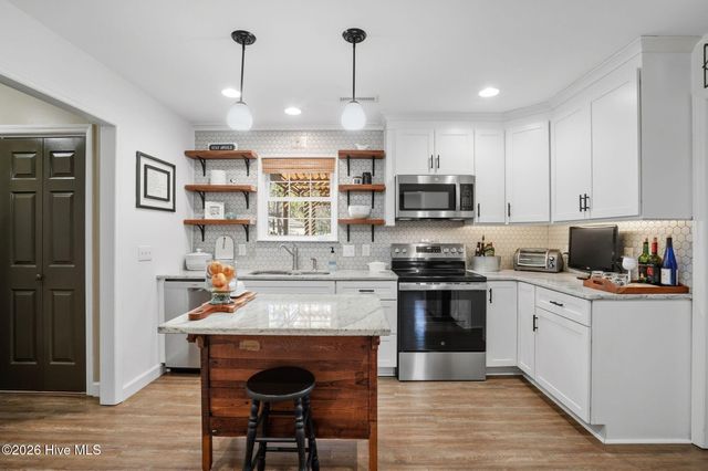 7347 Bright Leaf Road, Wilmington, NC 28411