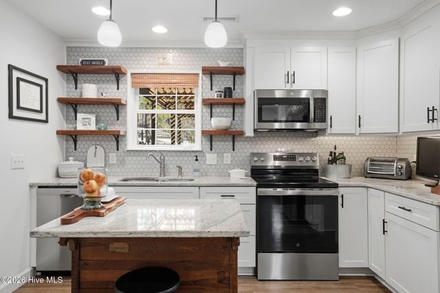 7347 Bright Leaf Road, Wilmington, NC 28411