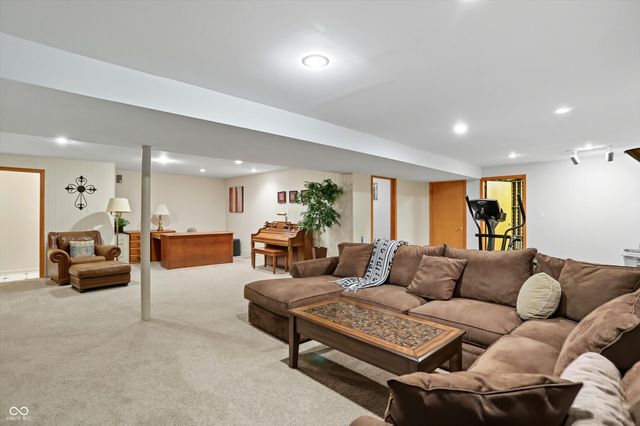 11009 Spring Mill Ln, Carmel, IN 46032