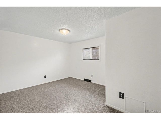 2307 S Colorado Ave, Loveland, CO 80537