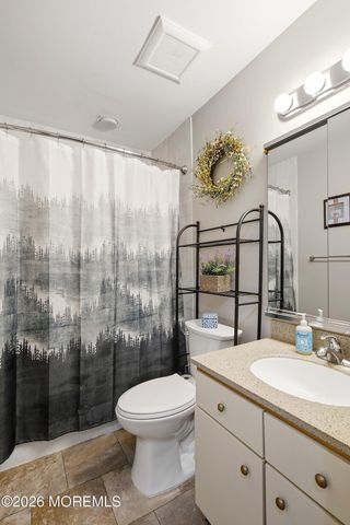 15 Honeysuckle Way, Howell, NJ 07731