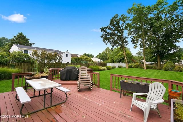 15 Honeysuckle Way, Howell, NJ 07731