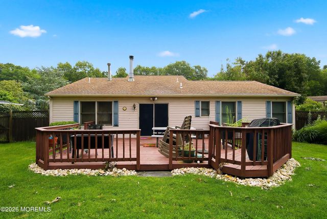 15 Honeysuckle Way, Howell, NJ 07731