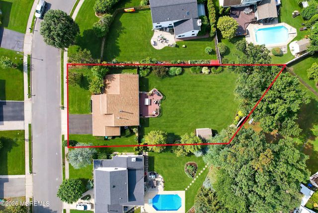 15 Honeysuckle Way, Howell, NJ 07731