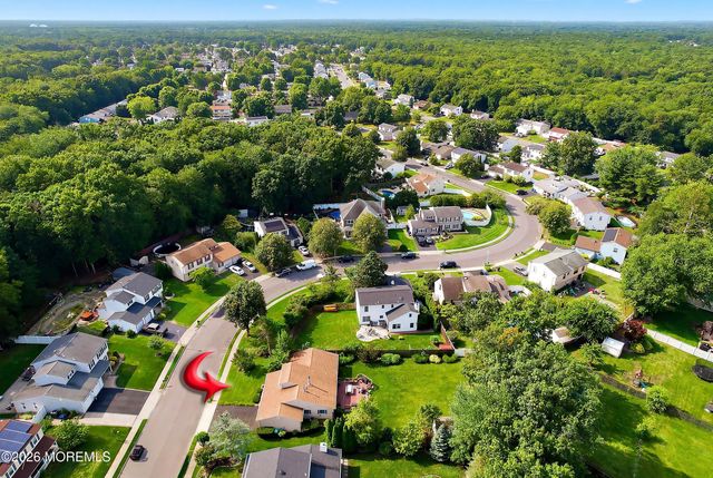 15 Honeysuckle Way, Howell, NJ 07731