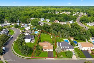 15 Honeysuckle Way, Howell, NJ 07731