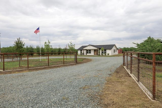 1342 Hickman Rd, Hickman, CA 95323