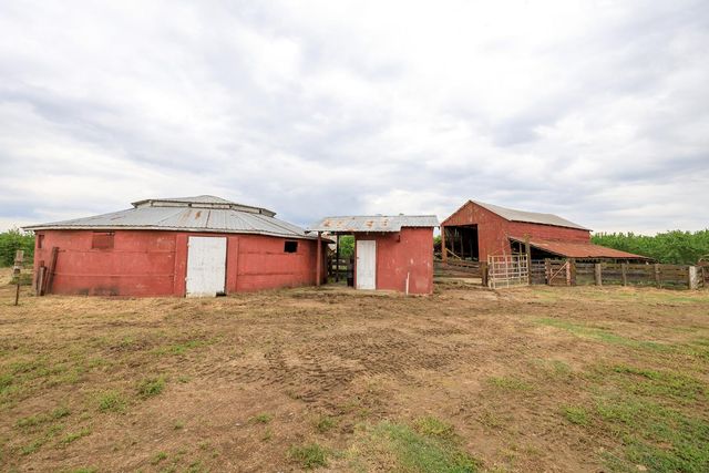 1342 Hickman Rd, Hickman, CA 95323