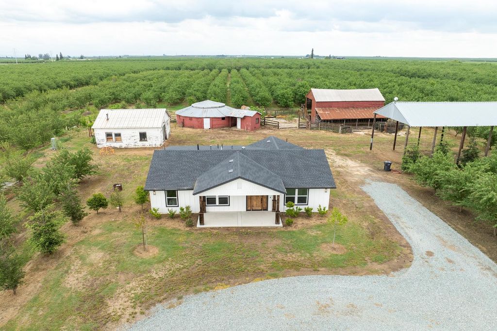 1342 Hickman Rd, Hickman, CA 95323