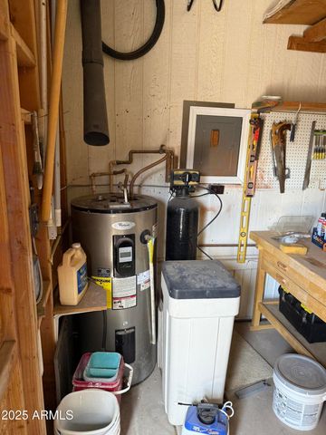 301 S SIGNAL BUTTE Road FRNT, Apache Junction, AZ 85120