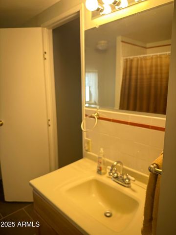 301 S SIGNAL BUTTE Road FRNT, Apache Junction, AZ 85120