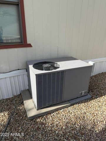 301 S SIGNAL BUTTE Road FRNT, Apache Junction, AZ 85120