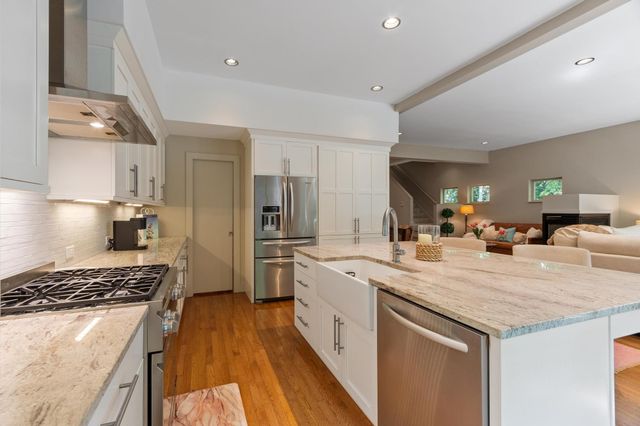 127 Boxwood Lane, Dover, NH 03820