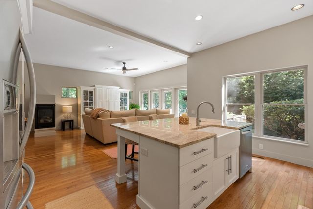 127 Boxwood Lane, Dover, NH 03820
