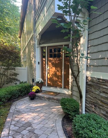 127 Boxwood Lane, Dover, NH 03820