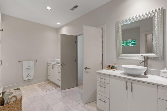 127 Boxwood Lane, Dover, NH 03820