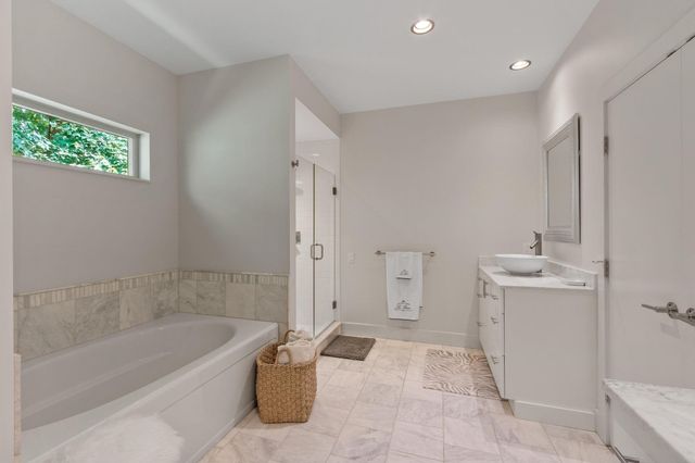 127 Boxwood Lane, Dover, NH 03820