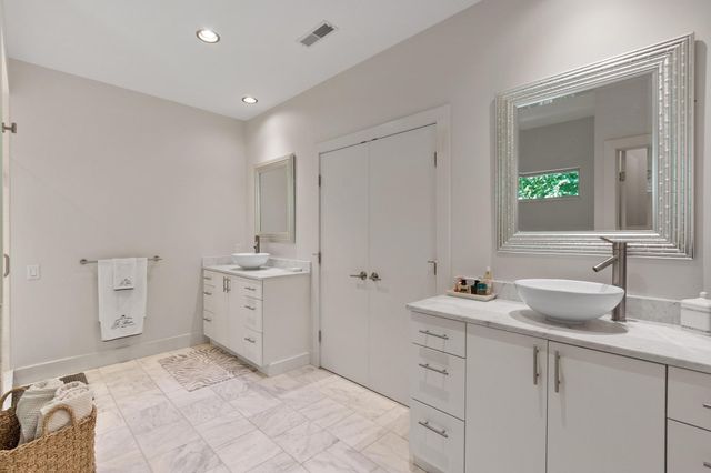127 Boxwood Lane, Dover, NH 03820