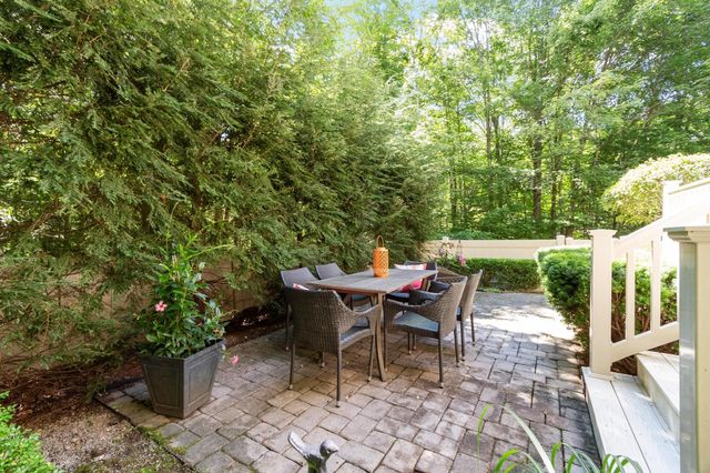 127 Boxwood Lane, Dover, NH 03820