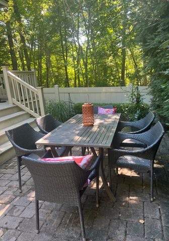 127 Boxwood Lane, Dover, NH 03820