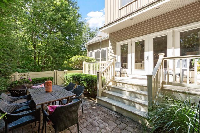 127 Boxwood Lane, Dover, NH 03820