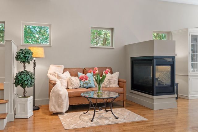127 Boxwood Lane, Dover, NH 03820